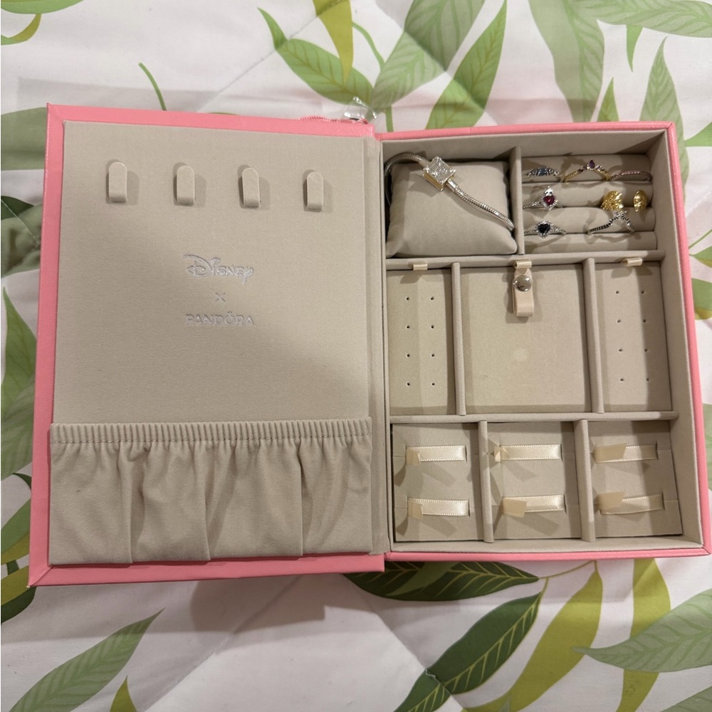 Disney Princess Pink Embossed jewelry box with removable bookmark - Picture 3 of 8
